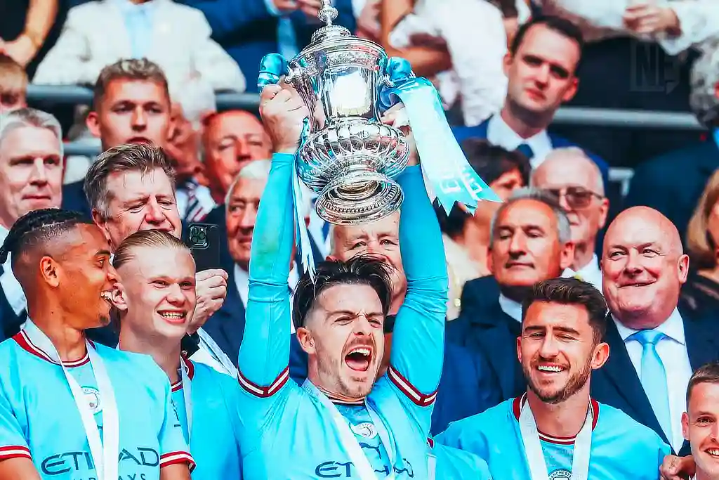 Manchester City mira premiação histórica com possível tríplice coroa
