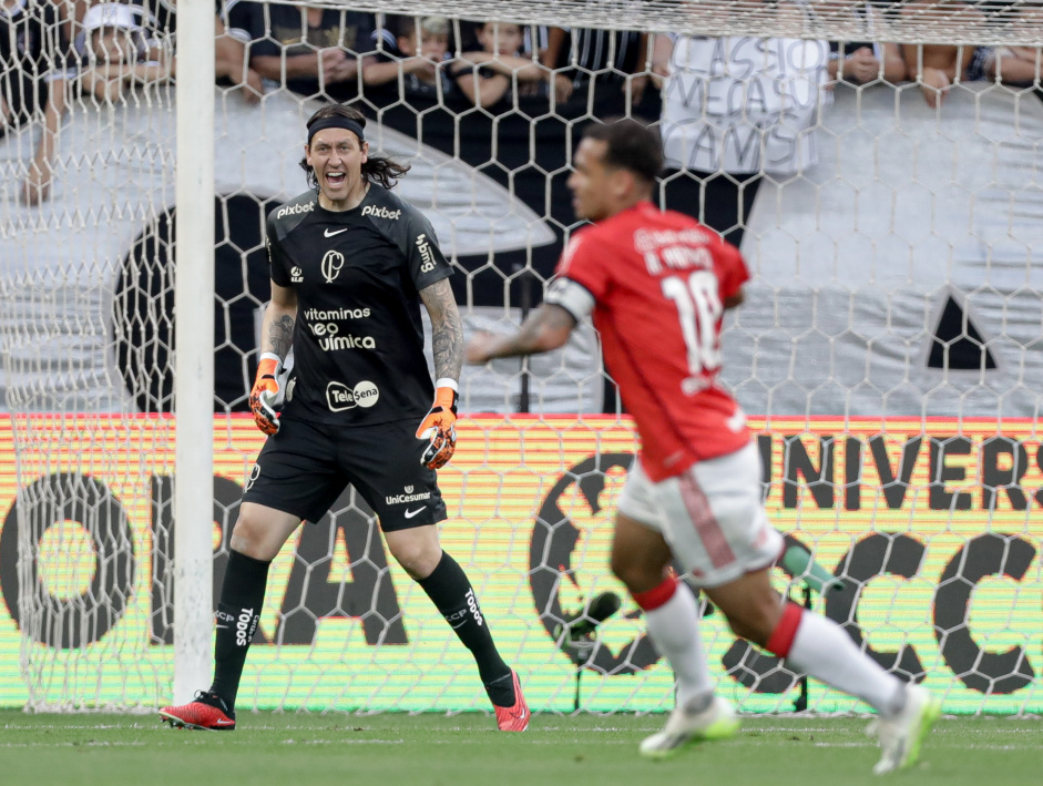 Zagueiro revelado pelo Corinthians batê pênalti ousado e define título do  Zenit; veja vídeo
